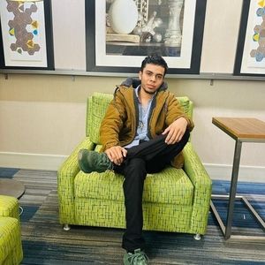 Meet your Posher, Javier